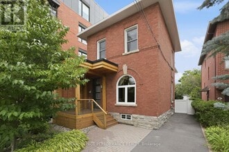 Building Photo - 284 Crichton St