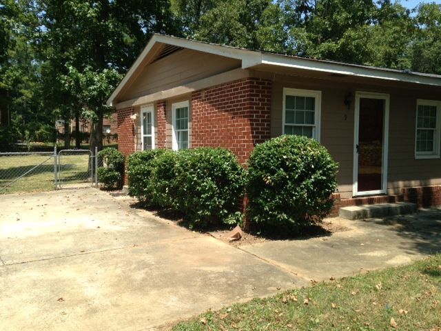 Building Photo - 2 Bedrooms, 1 Bathroom - Armuchee Housee