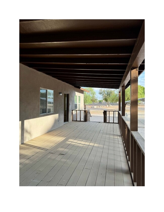 Porche delantero - 2640 W 5th St