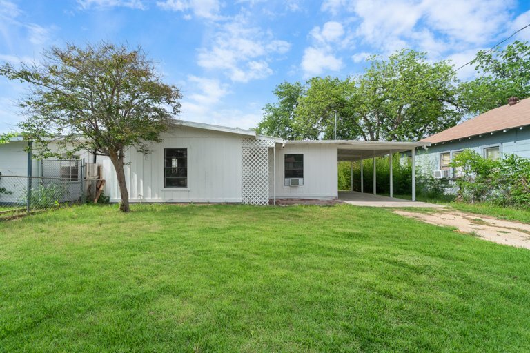 Primary Photo - 407 Lovera Blvd