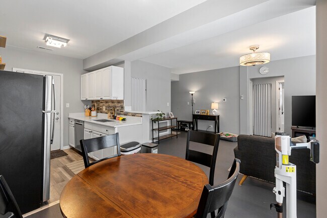 Foto del edificio - 4423 N Lawndale Ave