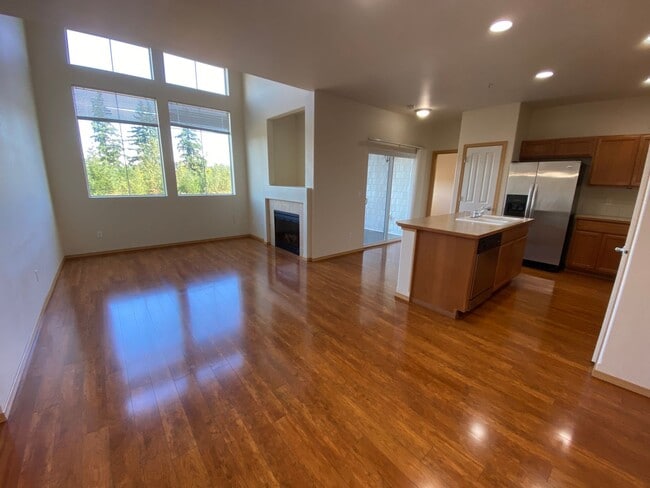 Building Photo - DuPont 2 Bedroom Town Home