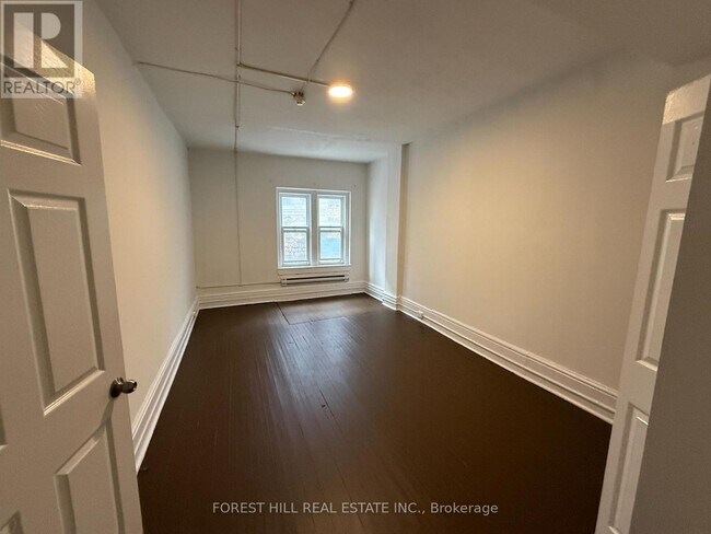 Photo du bâtiment - 132 Dundas St E