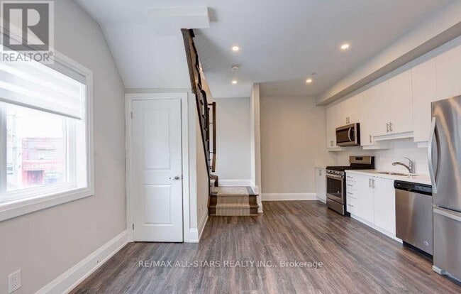 Building Photo - 6 Kalmar Ave