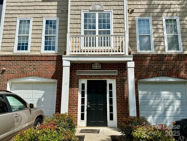 Foto del edificio - 6431 Park Pond Dr