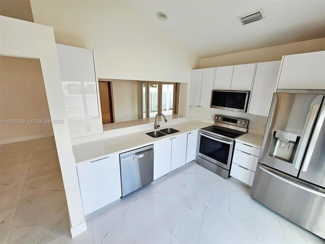 Foto del edificio - 8041 NW 191st St