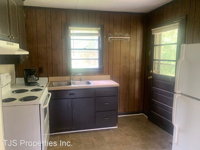 Building Photo - 2 br, 1 bath House - 9156 Hwy 17 N