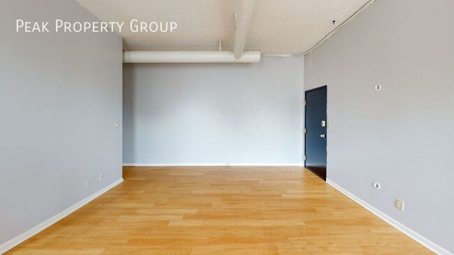 Building Photo - Spacious 2 Bedroom in beautiful East Walnu...