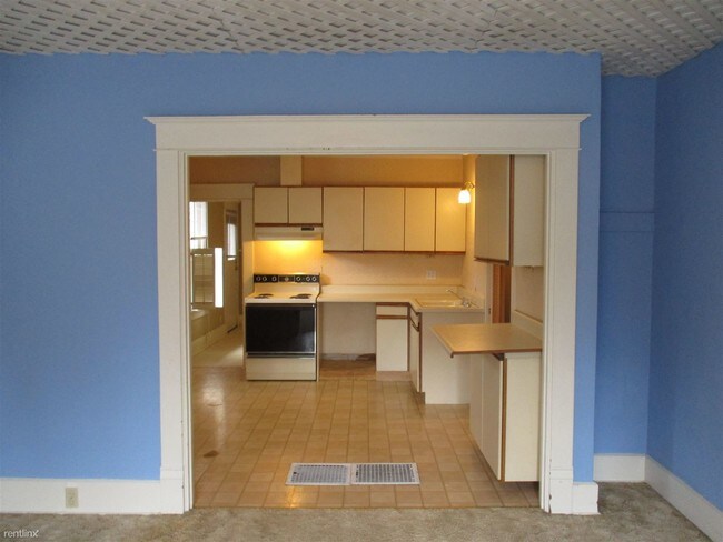 Building Photo - 2205 Summitview Ave