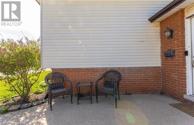 Building Photo - 185 Bellingham Dr