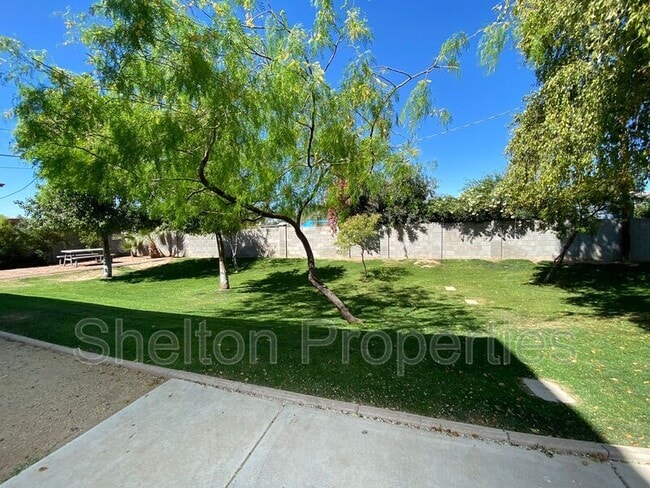 Building Photo - 2121 W Hayward Ave