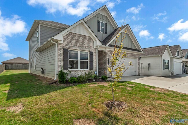 Building Photo - 29772 Logan Oaks Dr NW