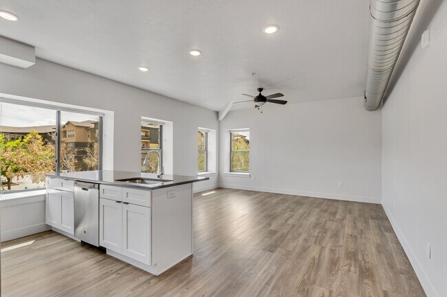 Building Photo - 606 W North Temple St