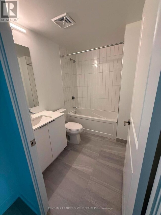 Building Photo - 15 Skyridge Dr