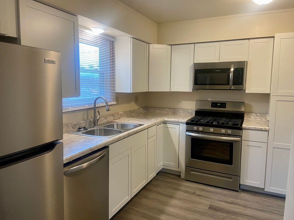 Foto principal - 2904-2910 Tamarack Drive