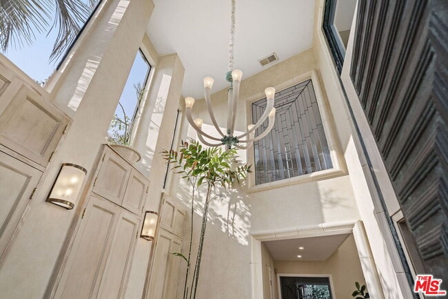 Foto del edificio - 9213 Warbler Way