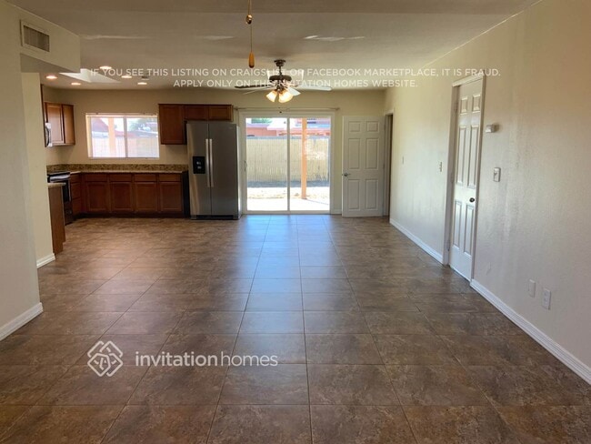 Building Photo - 3033 E Corrine Dr