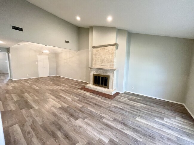 Photo - 2201 Canterbury Ct House