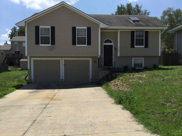 15607 E 3rd St Ct S, Independence, MO 64050 House Rental in