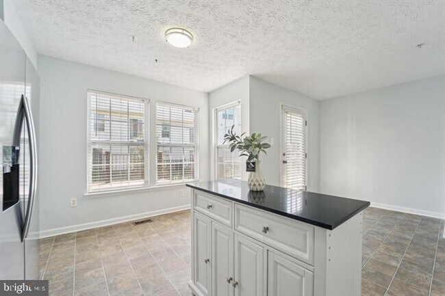 Foto del edificio - 11 Gemstone Ct