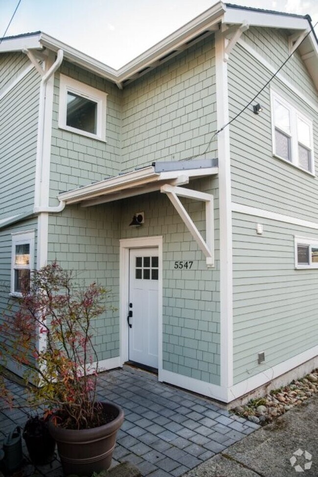 Building Photo - 5547 34th Ave NE
