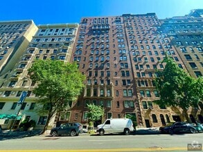 Building Photo - 147 W 79th St