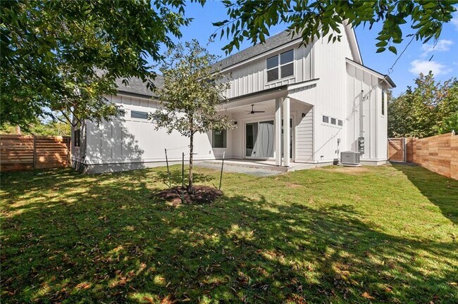 Building Photo - 603 Bissonet Ln