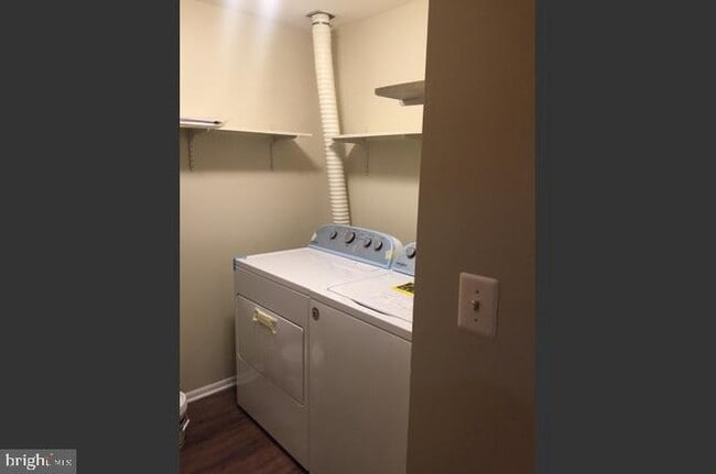 Building Photo - 18050 Chalet Dr