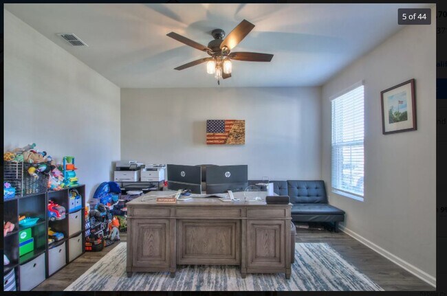 Foto del edificio - 3613 Magpie Ln