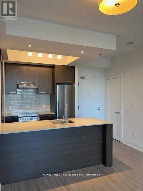 Photo du bâtiment - 310 Tweedsmuir Ave