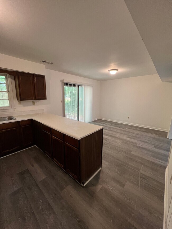 Building Photo - 424 Tarragon Wy SW