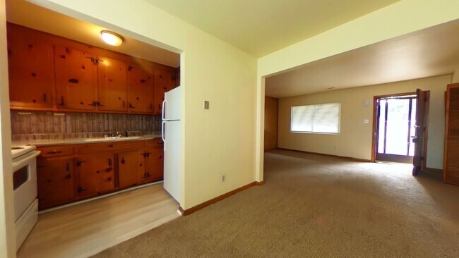Building Photo - 2 Bedroom 1 Bath Apartment Rental in Parkv...