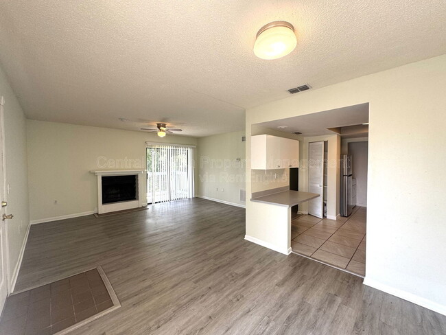 Building Photo - 5845 La Costa Dr