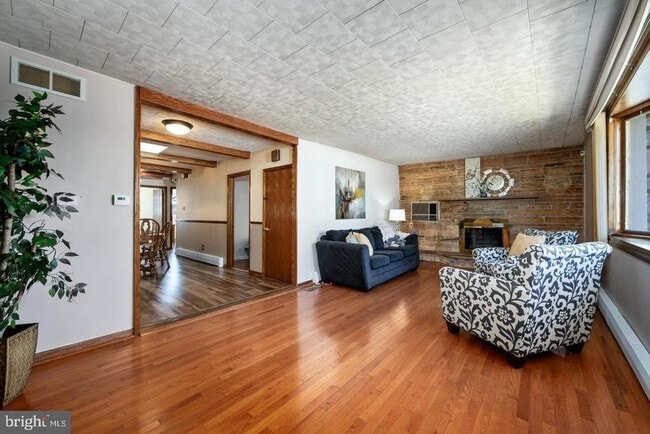 Building Photo - 8402 Holman Ave