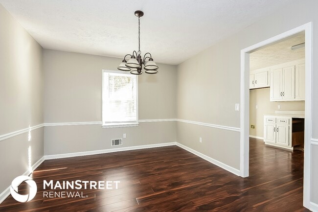 Building Photo - 16 Fairfield Way SW