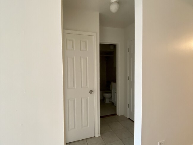 Foto del edificio - 5949 N Kenmore Ave