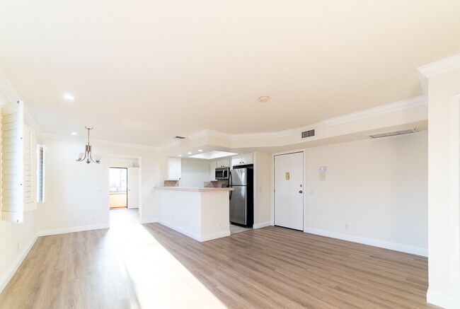 Foto del edificio - 1510 S Barrington Ave