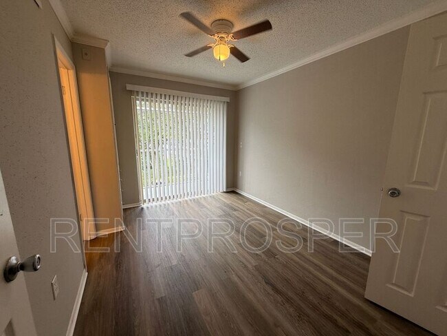 Foto del edificio - 121 Oyster Bay Cir