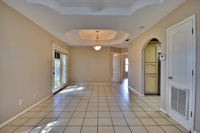 Building Photo - 2021 La Cantera St