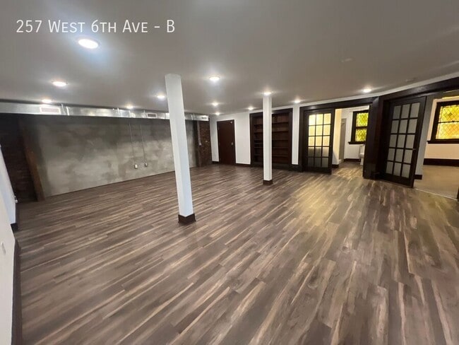Building Photo - 257 W 6th Ave