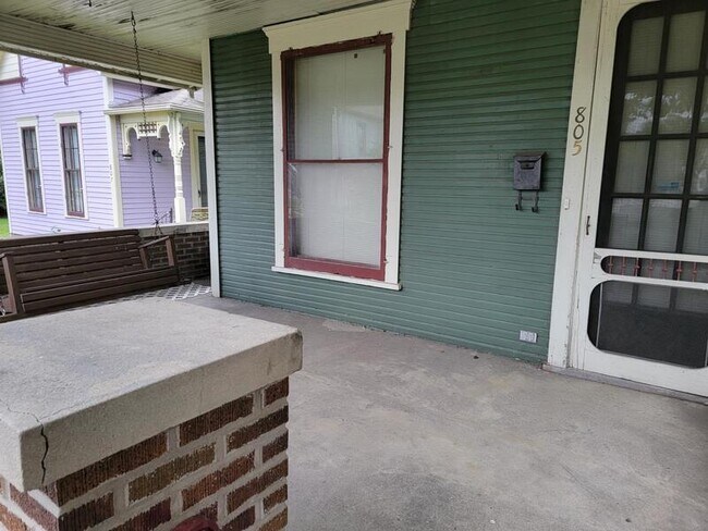 Building Photo - 805 E Jackson St