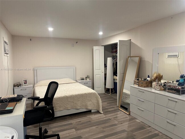 Foto del edificio - 6765 SW 17th St