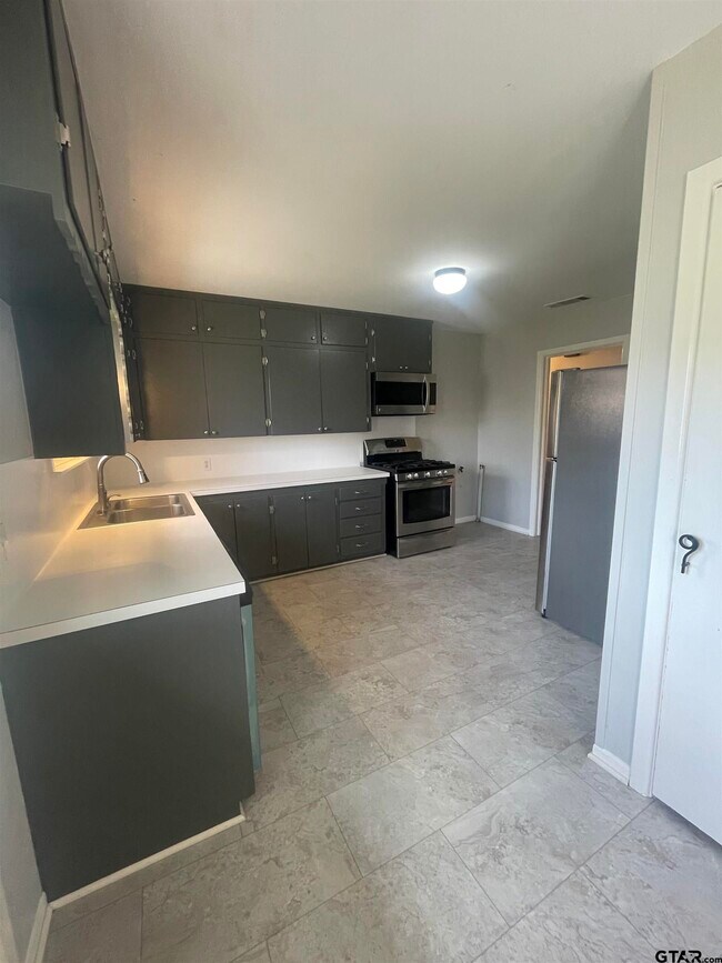 Building Photo - 1014 Guinn Dr