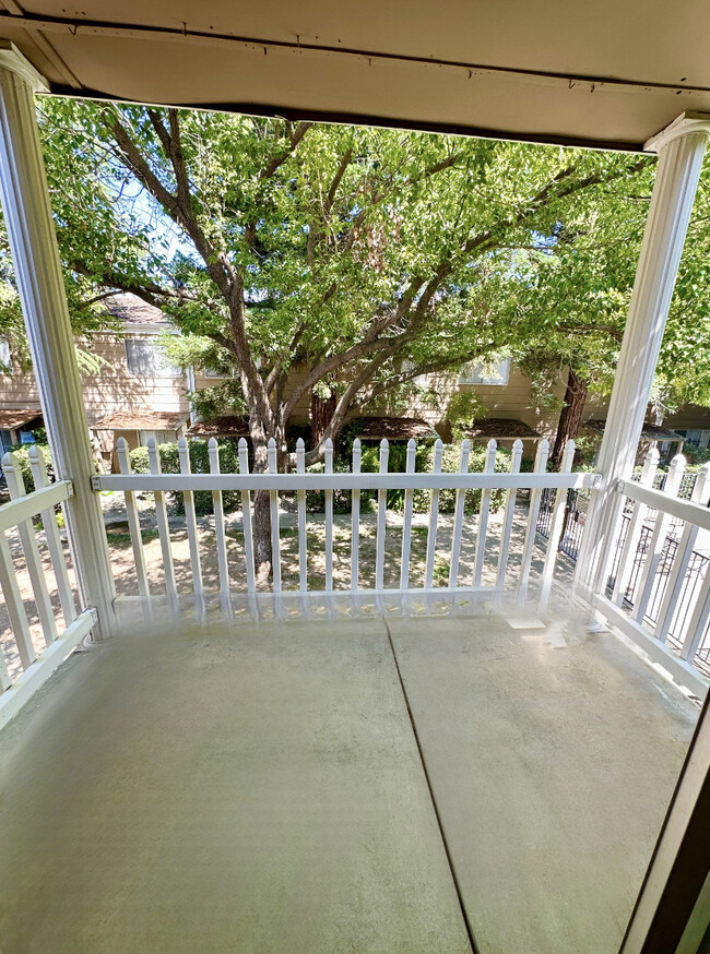 Spacious Balcony - Colonial Garden Apartments