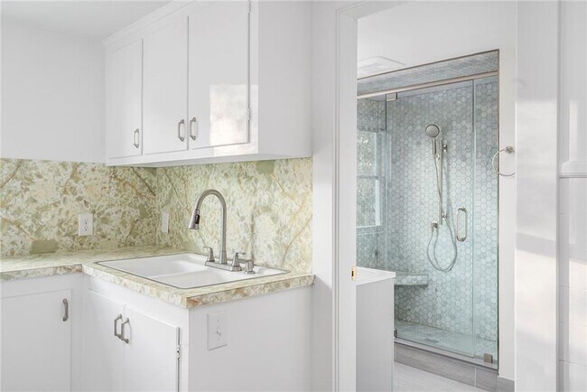 Foto del edificio - 97 Bliss Mine Rd