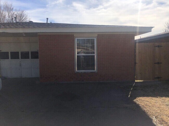 Building Photo - 6205 Lawrence Blvd
