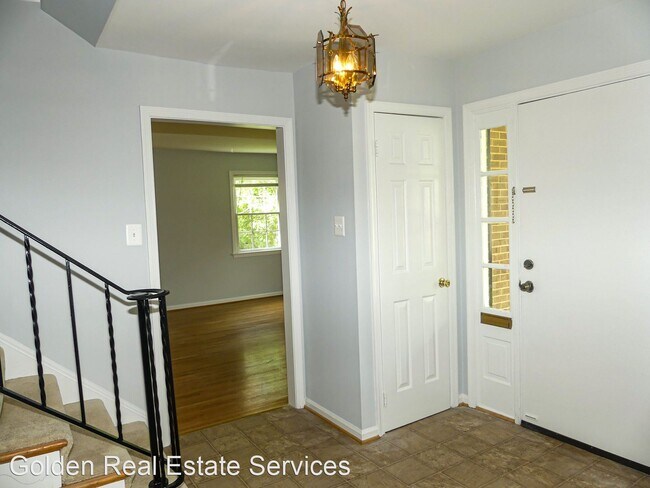 Building Photo - 4 br, 2.5 bath House - 6215 Berlee Dr