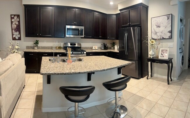 Building Photo - 1432 S Hart Dr