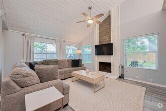 Building Photo - 8711 Pines Pl Dr