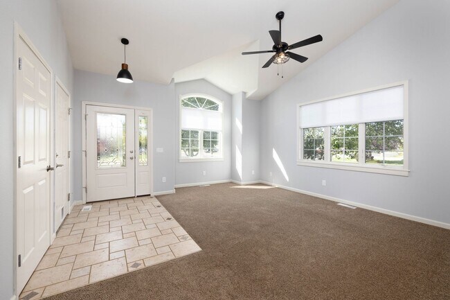 Foto del edificio - 5 bed 3 bath home for rent!